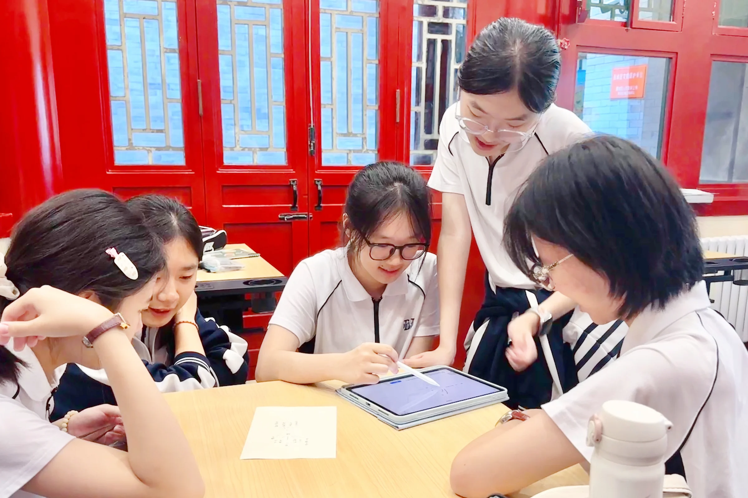 学生调试澳门主题AIGC视觉方案
